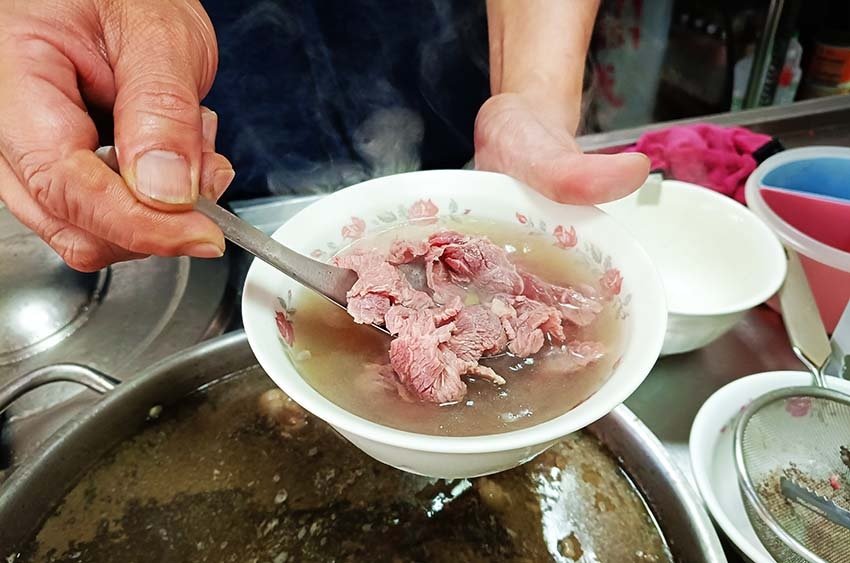 【台南美食】『西羅殿牛肉湯』近台南轉運站/台南人的早餐/米其