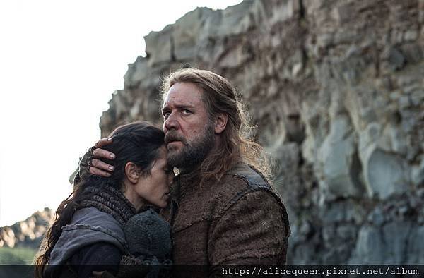 noah-russell-crowe-jennifer-connelly.jpg