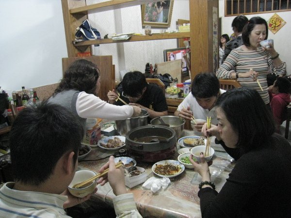 女兒孫子擠滿整間屋子