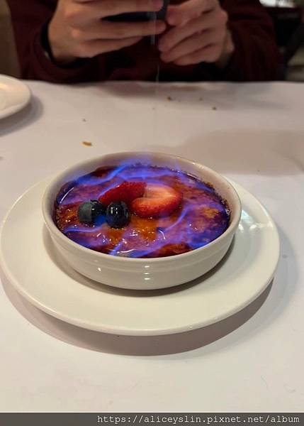 火焰焦糖布丁 Flamming crème brûlée