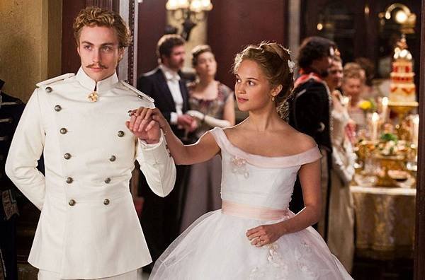 Aaron-Taylor-Johnson-Anna-Karenina-Image-03