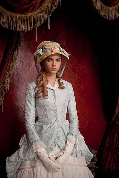 cara_delevingne_in_anna_karenina_2012_BAsFsjzK_sized