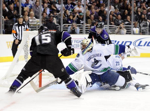 Vancouver Canucks - Robert Luongo (10.25.10).jpg