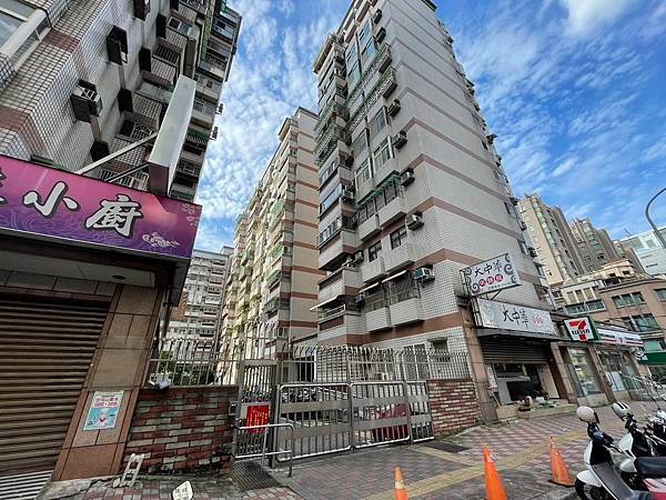已售出1588  功學新城  外棟好視野，屋況好三房  八大