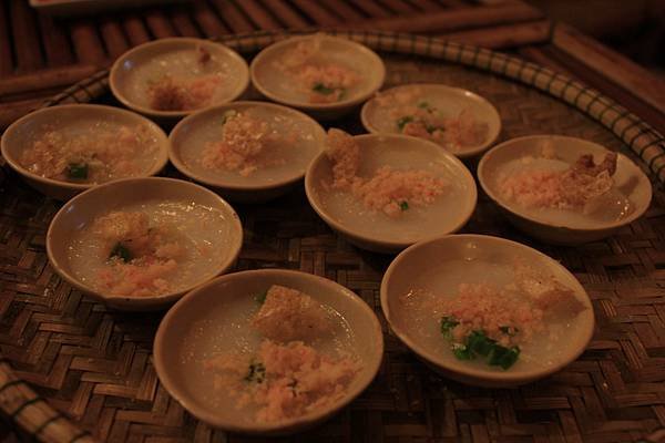 20130518_007_HCMC(Nam Giao)_Banh beo tom tuoi(steamed rice flour cake with fresh ground shrimp).JPG