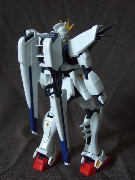 F91肩腿散熱片及光束砲開啟.JPG