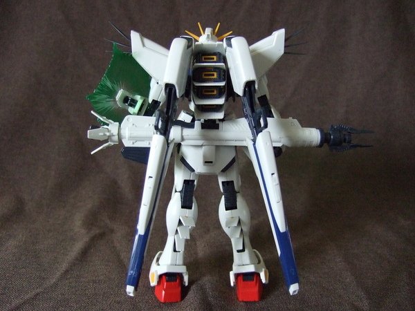 F91手持炮置於臀甲支架上.JPG