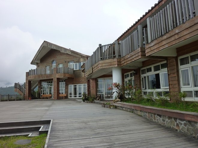 翠峰山屋外觀.JPG