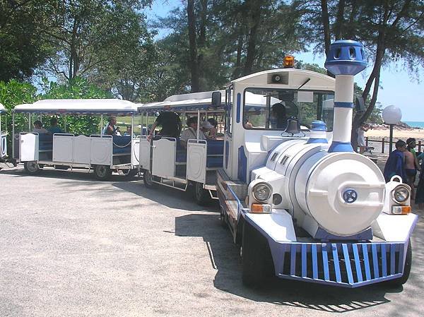 01. 去海邊的交通工具-小火車.jpg