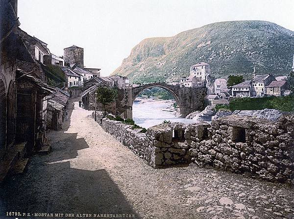 800px-Mostar_Alte_Narentabruecke_1900