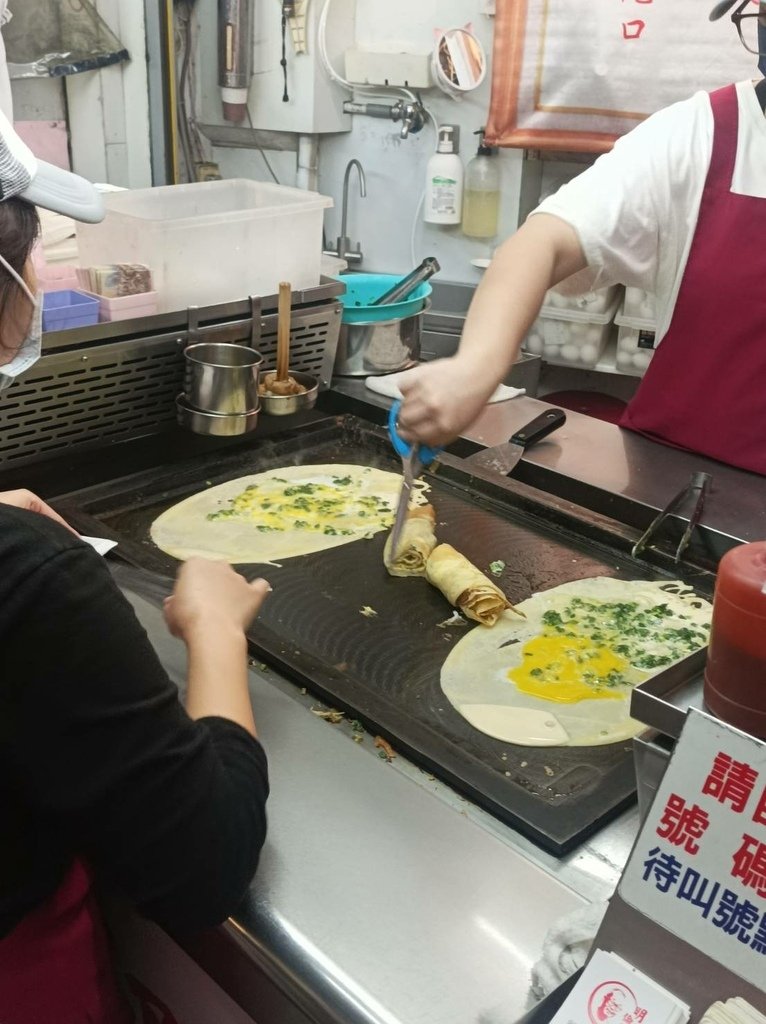 &lt;吃在台中&gt;逢甲夜市美食小吃 明倫蛋餅、盛益號綠豆沙牛奶