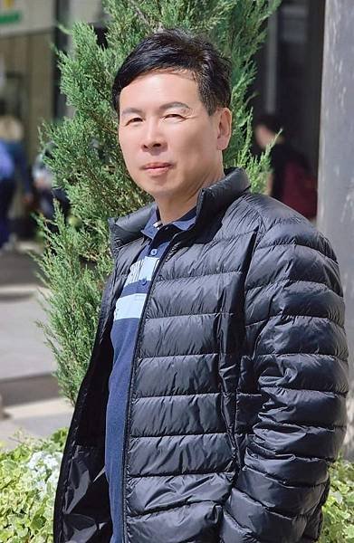 繆駿先生拥有超过30年的物业保安管理经验，熟悉不同类型房地产