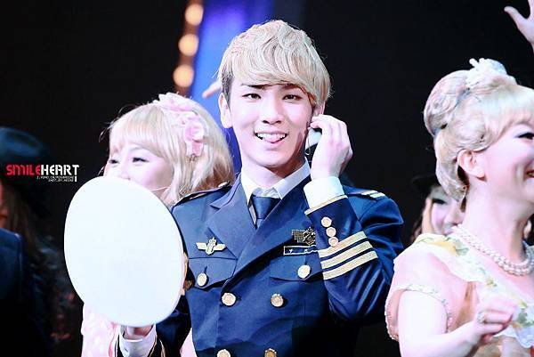 120401 Catch Me If You Can 音樂劇 KEY門版 1P(SmileHeart).jpg
