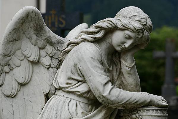 monument-statue-cross-cemetery-death-thoughtful-592556-pxhere.com.jpg