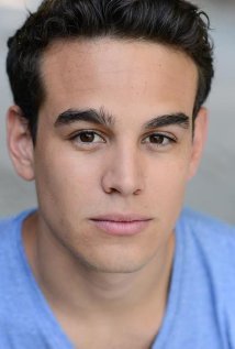 Alberto Rosende　(Simon)