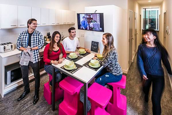 5 Bedroom Kitchen.jpg