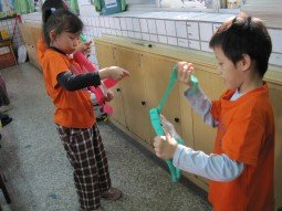 IMG_0654做聖誕花圈2.jpg