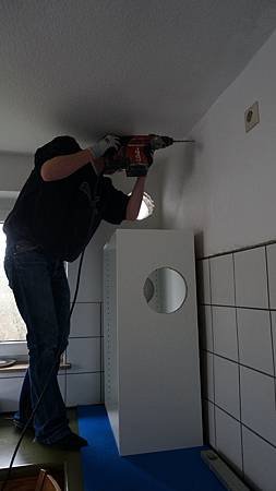 [裝潢DIY]準備要把櫃子掛上去了