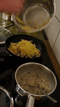 [型男大主廚]馬鈴薯烤餅配起司蘑菇醬
