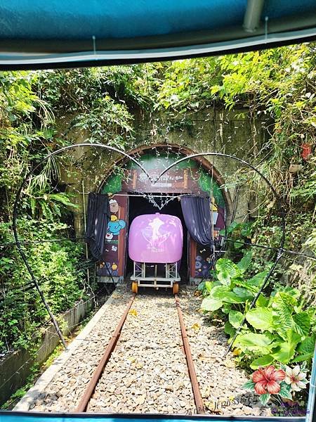 深澳鐵道自行車@可愛自行行車 隧道五彩繽紛燈光秀 享受愜意鐵