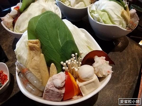 【旅食.林口】名字有這個字免費送海鮮拼盤 養心殿精緻火鍋/鴛