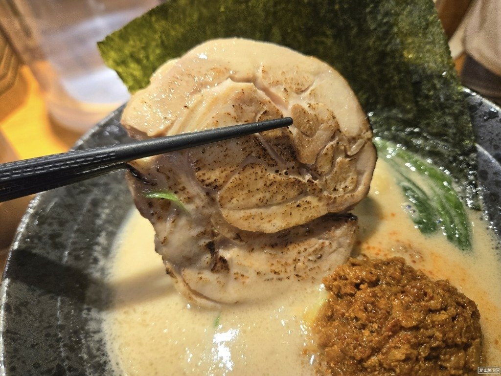 【旅食.台北】中山商圈赤峰店隱家拉麵，特色肉燥末，雞腿叉燒濃