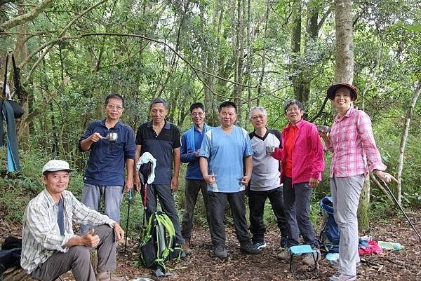 新竹五峰鄉民都有山 (豬頭皮登山隊...搞笑啦....)