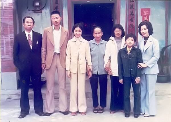 1977過年(約).jpg