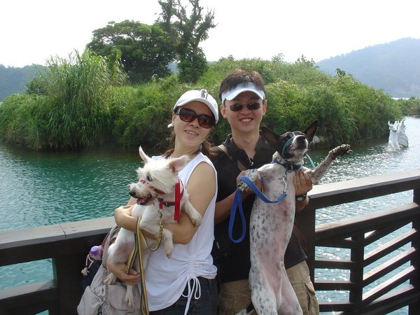 遊湖第一站拉魯島.JPG