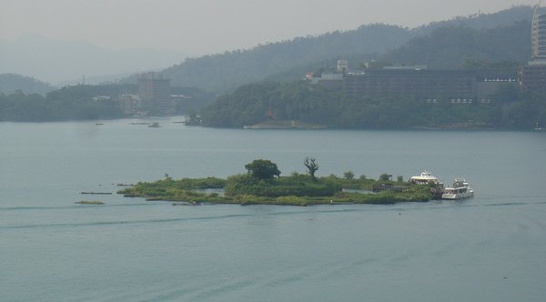 玄光寺遙望拉魯島.JPG