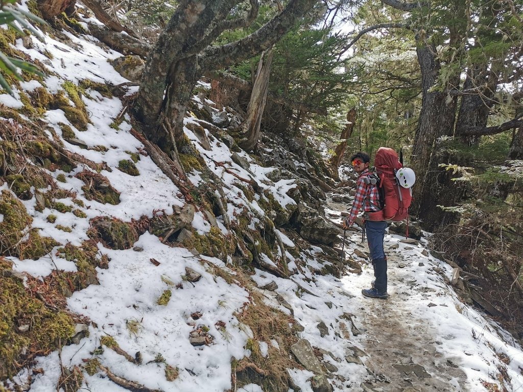 雪登雪山主峰賞雪趣