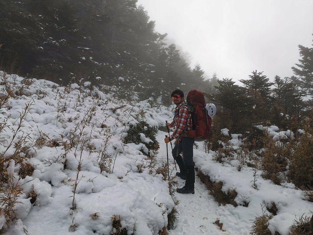 雪登雪山主峰賞雪趣