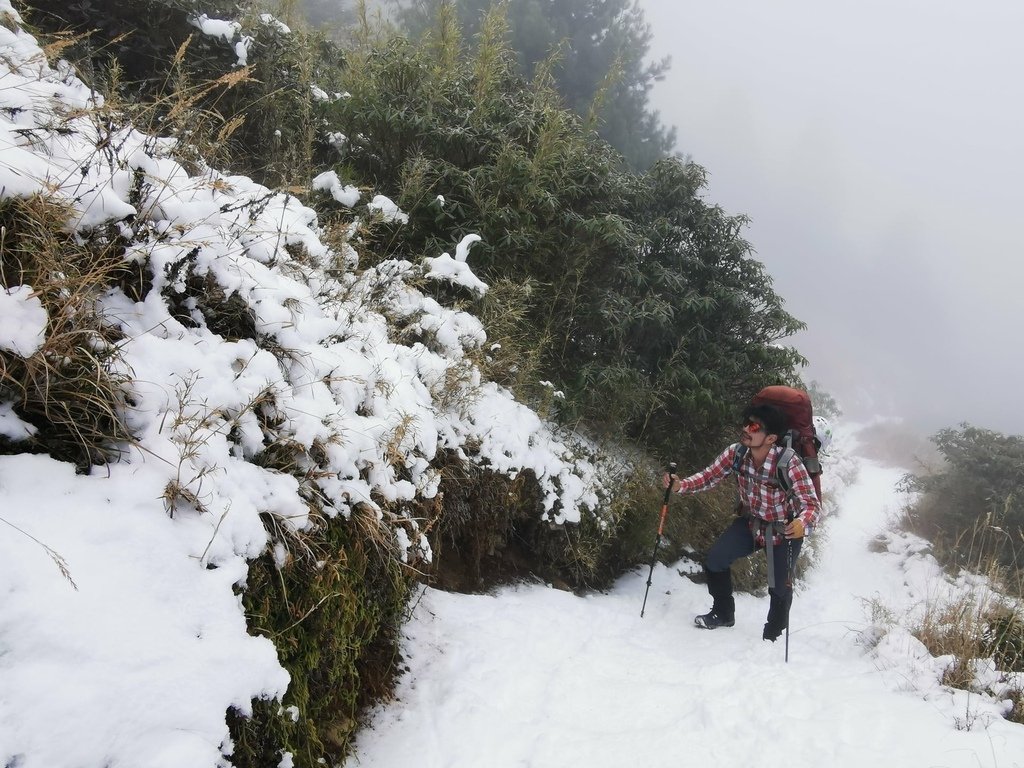 雪登雪山主峰賞雪趣