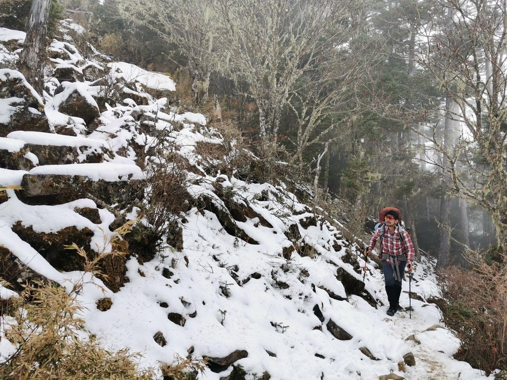 雪登雪山主峰賞雪趣