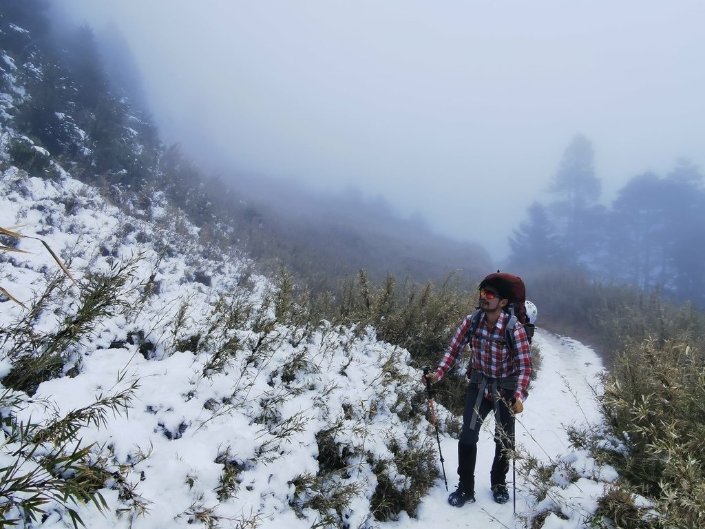 雪登雪山主峰賞雪趣