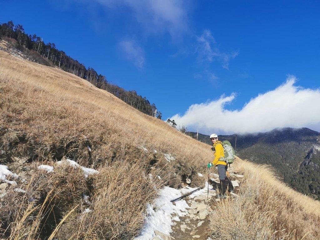 雪登雪山主峰賞雪趣