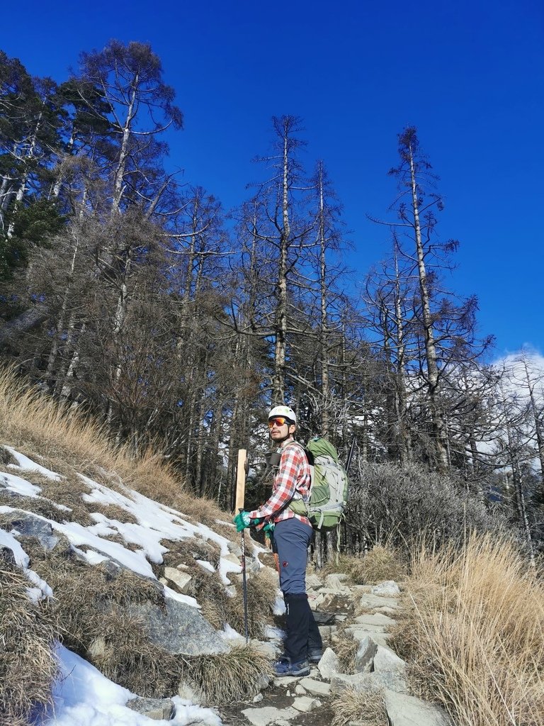 雪登雪山主峰賞雪趣