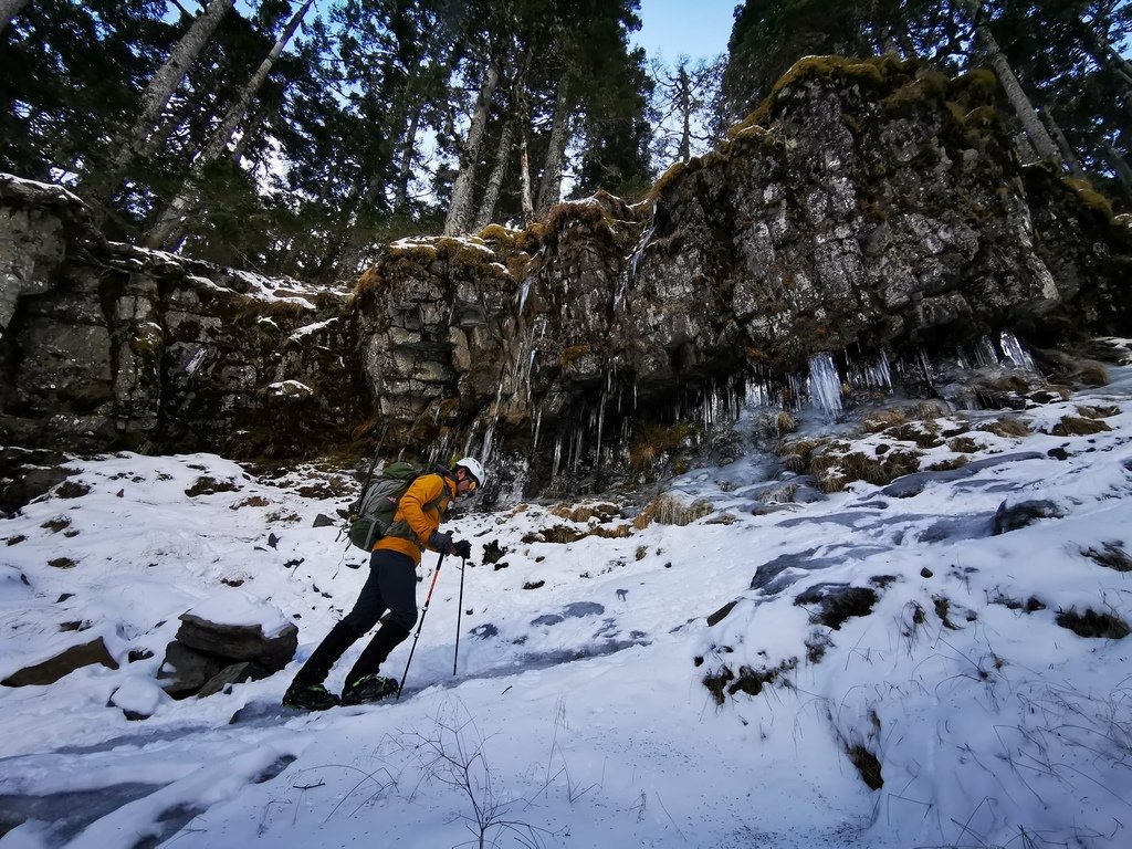 雪登雪山主峰賞雪趣