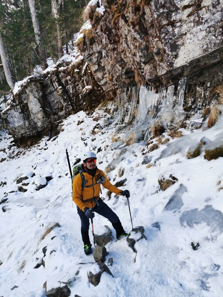 雪登雪山主峰賞雪趣