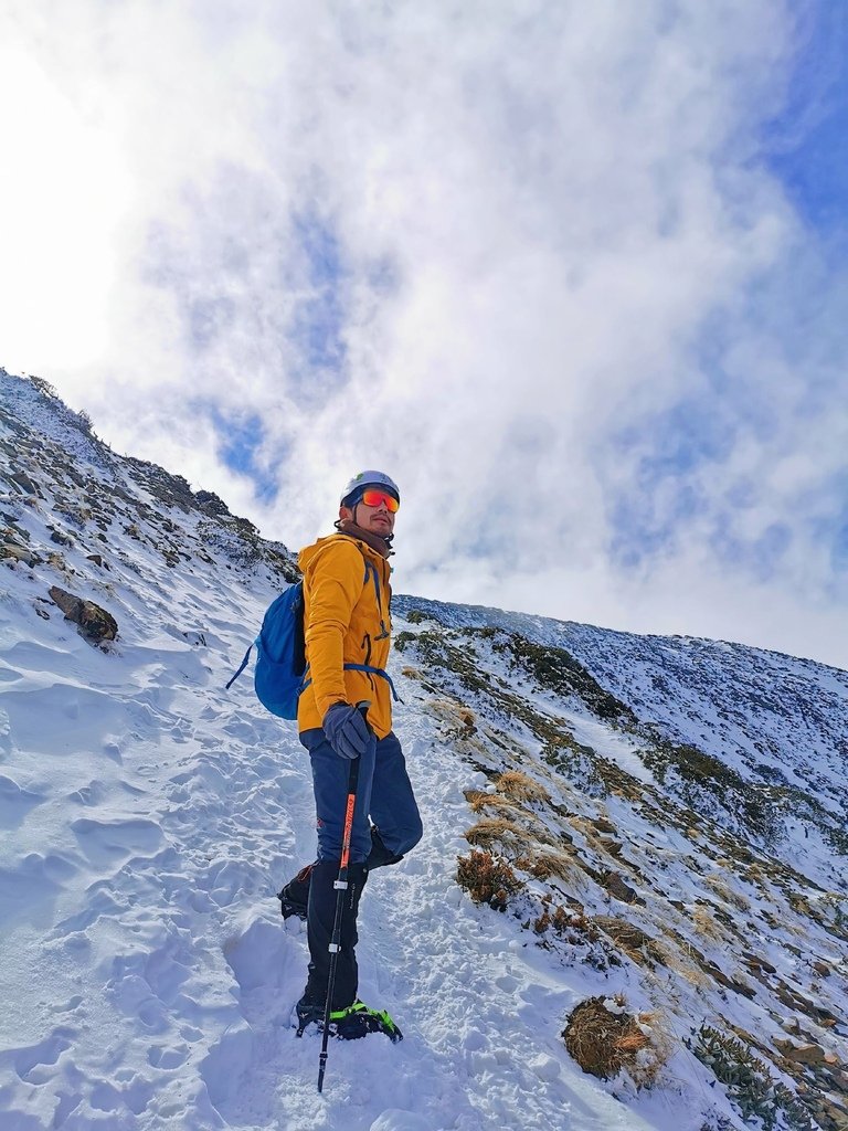 雪登雪山主峰賞雪趣