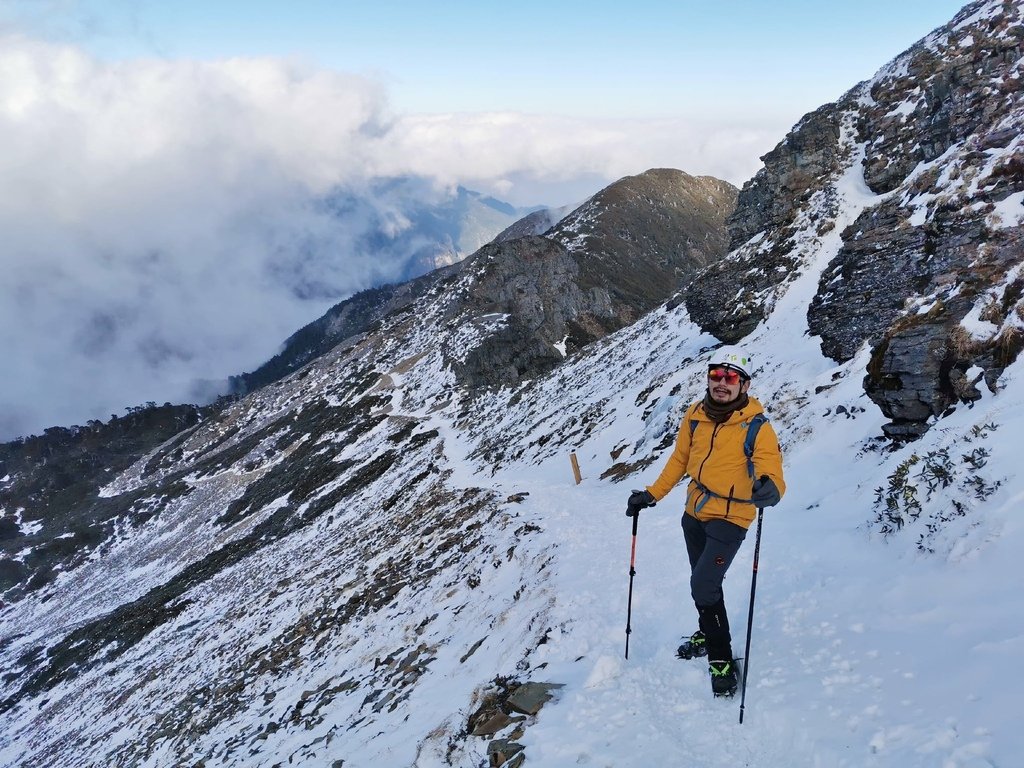 雪登雪山主峰賞雪趣