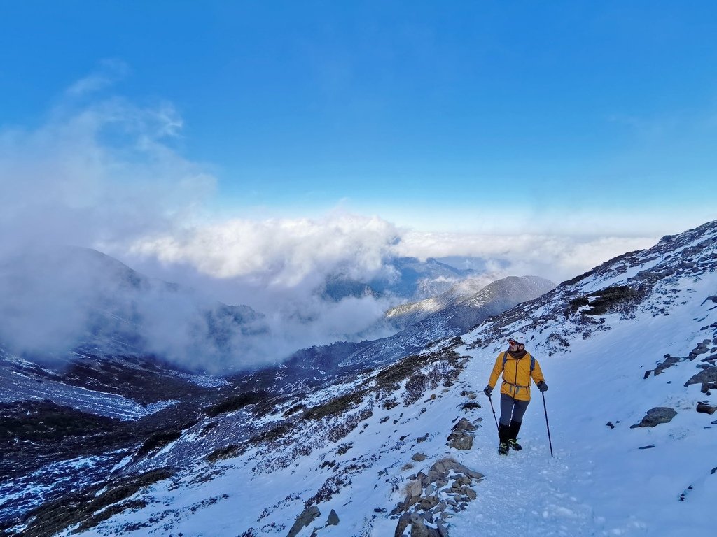 雪登雪山主峰賞雪趣