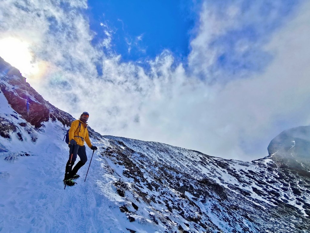 雪登雪山主峰賞雪趣