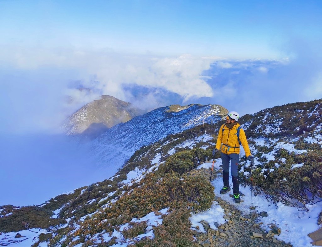 雪登雪山主峰賞雪趣