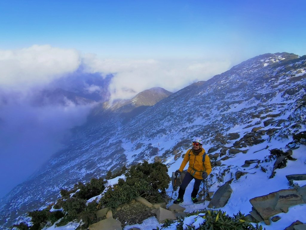 雪登雪山主峰賞雪趣