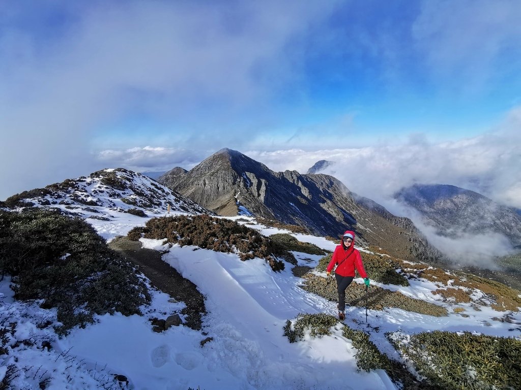 雪登雪山主峰賞雪趣