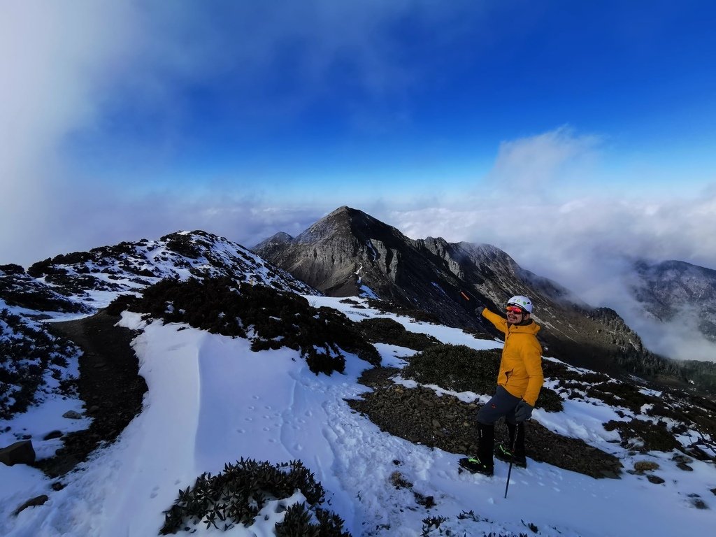 雪登雪山主峰賞雪趣