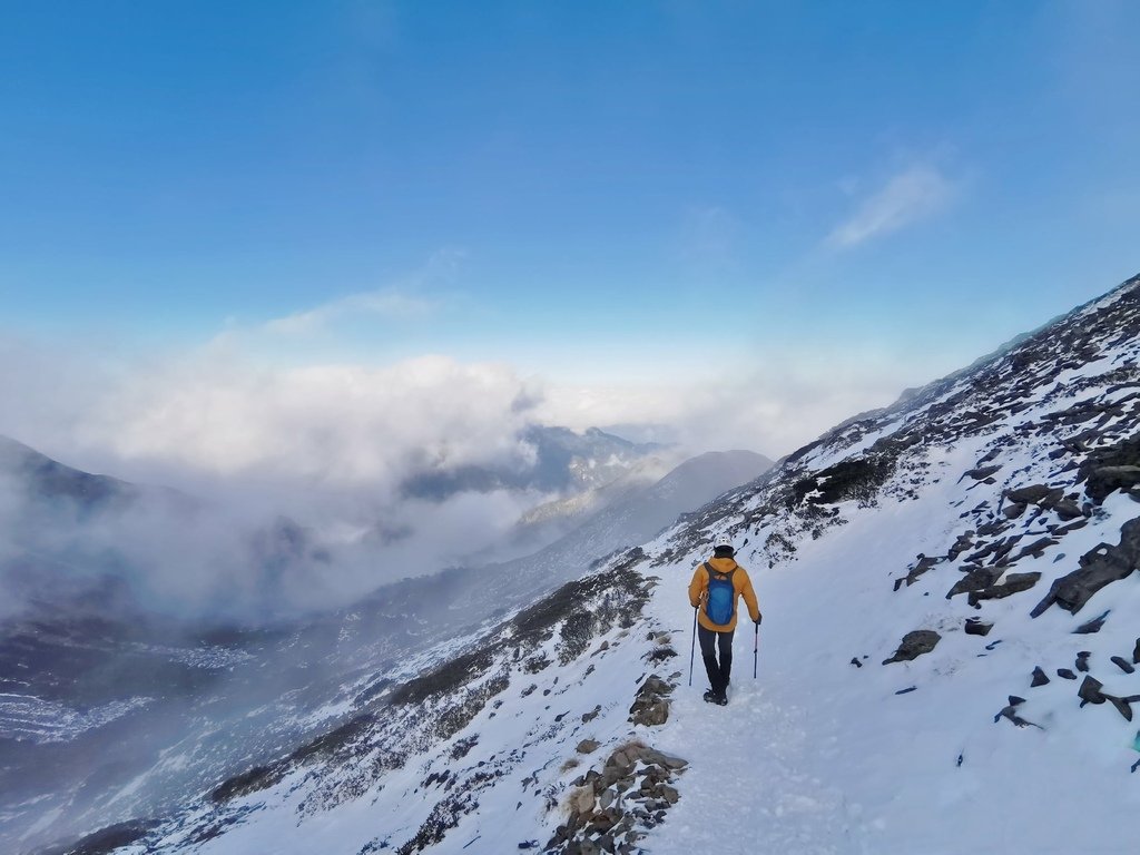 雪登雪山主峰賞雪趣