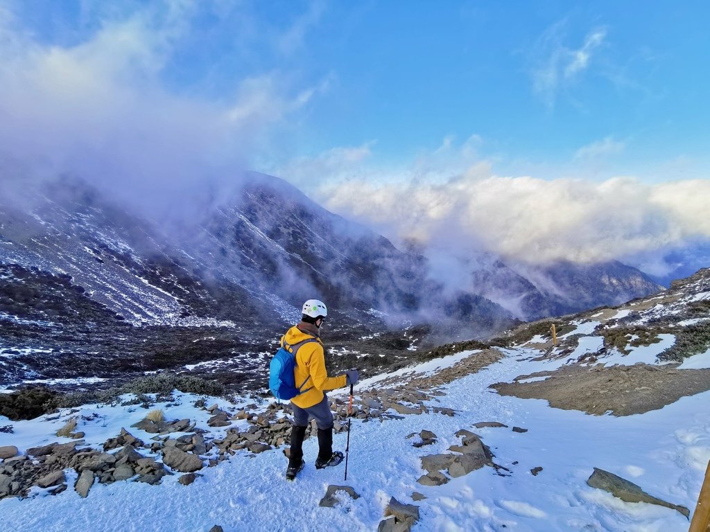 雪登雪山主峰賞雪趣