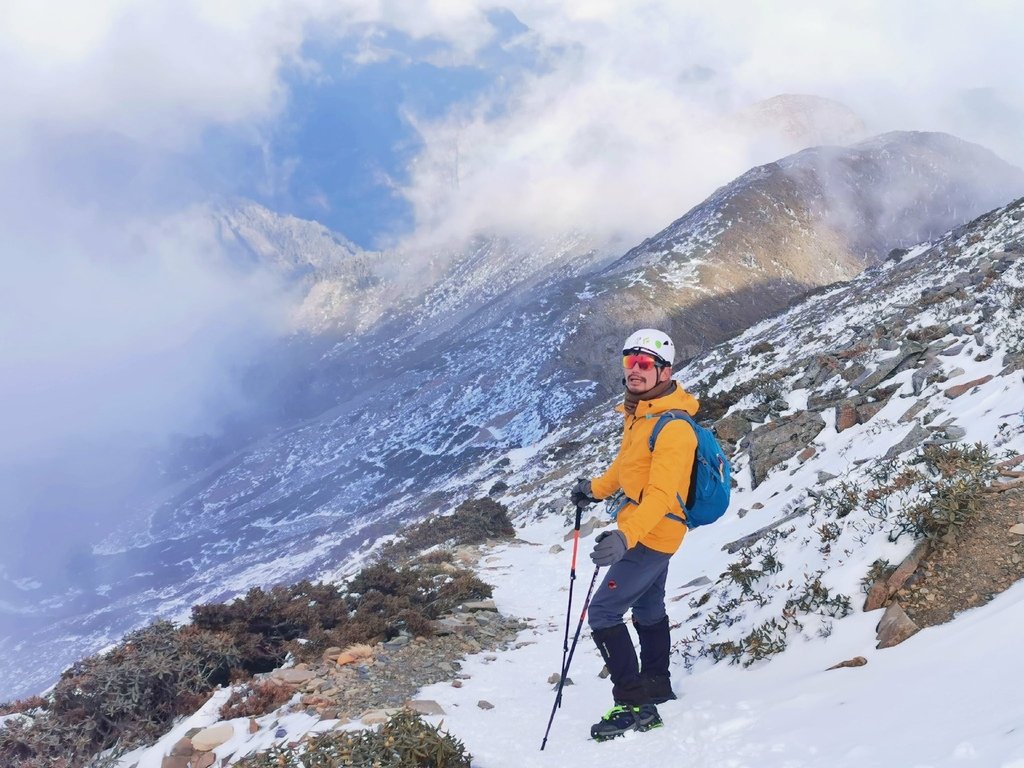 雪登雪山主峰賞雪趣